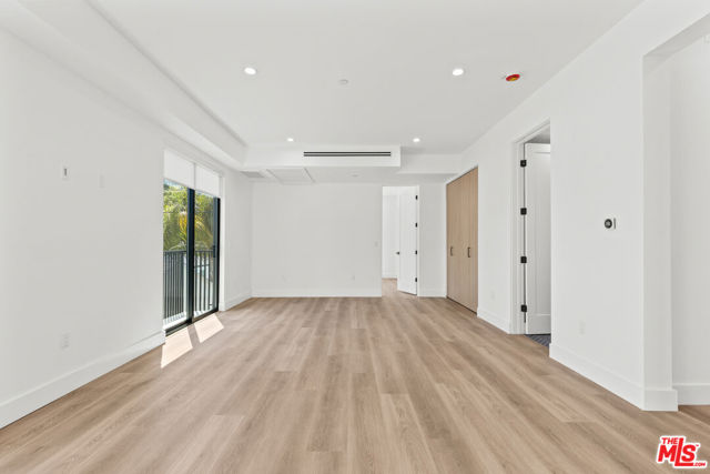 5839 Kester Avenue, Sherman Oaks CA: https://media.crmls.org/mediaz/9e1088b1-70e7-4332-82b3-47cc7b0cbd9a.jpg