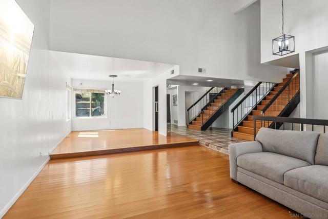 712 Paseo Del Rey, Chula Vista CA: https://media.crmls.org/mediaz/9e10b5cd-9f2c-43c3-aa2c-e5b1f95425d0.jpg