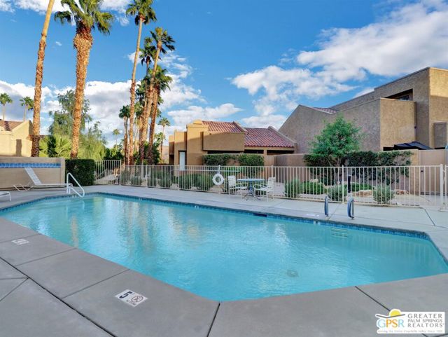 73429 Foxtail Lane, Palm Desert CA: https://media.crmls.org/mediaz/9e115e53-071e-4bab-9a82-eb3215d650a4.jpg