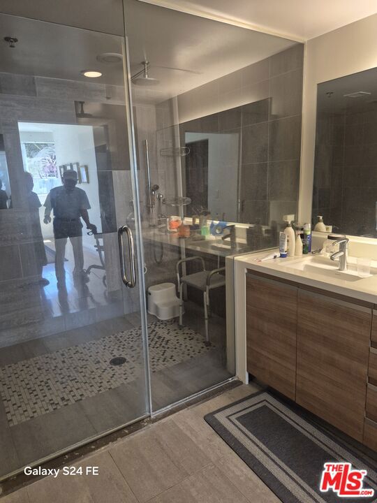3785 Wilshire Boulevard, 703 photo 4