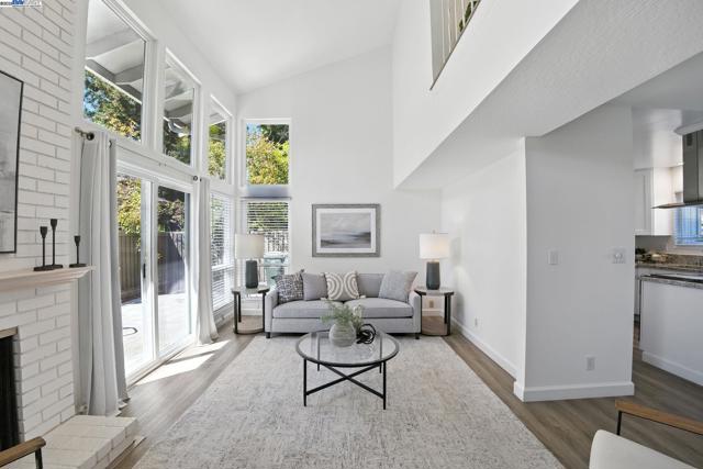 102 Rolling Green Cir, Pleasant Hill CA: https://media.crmls.org/mediaz/9e125b77-c36d-41b0-9b8f-3798c2592034.jpg