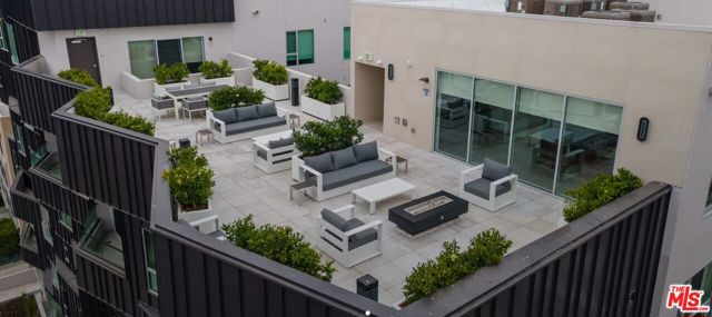 750 S Kingsley Drive, Los Angeles CA: https://media.crmls.org/mediaz/9e12606d-8ee3-41c8-a211-6b10c56d43ac.jpg