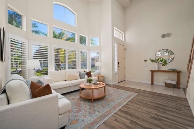 Detail Gallery Image 3 of 31 For 1137 Avenida Sobrina, Oceanside,  CA 92057 - 4 Beds | 3 Baths