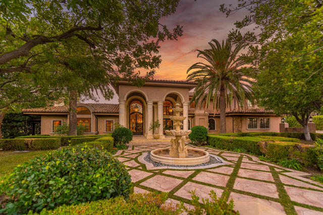1101 Oak Mirage Place, Westlake Village CA: https://media.crmls.org/mediaz/9e1379e9-544b-4534-b9d8-51c4a33b93ac.jpg
