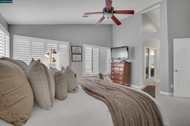 1109 Brittany Hills Ct, Martinez CA: https://media.crmls.org/mediaz/9e139649-67ed-4b2c-b8c0-548b6799dd7a.jpg