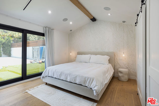 6610 Farralone Avenue, Woodland Hills CA: https://media.crmls.org/mediaz/9e13a135-9c6e-4637-b1b9-67040e9978c1.jpg