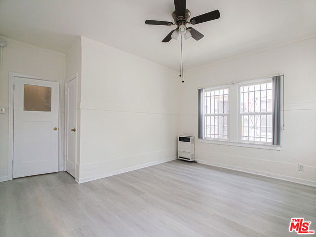 336 S Wilton Place, Los Angeles CA: https://media.crmls.org/mediaz/9e13a16b-62d4-41a1-b40f-ebab7a570b05.jpg