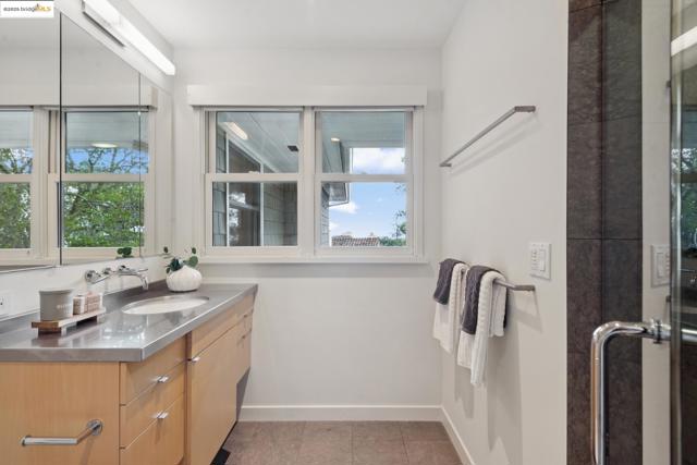 64 Crest Rd, Piedmont CA: https://media.crmls.org/mediaz/9e1486a0-de59-4e05-8db0-978ef55bb555.jpg