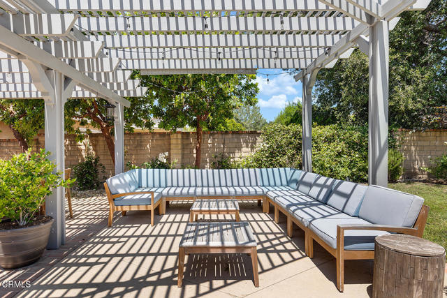 18845 Braemore Road, Porter Ranch CA: https://media.crmls.org/mediaz/9e14930b-b76a-4e86-9c3f-cd429e751715.jpg