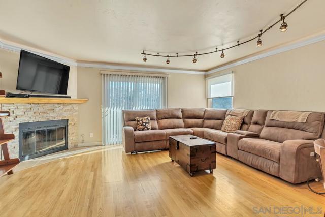 7861 Cimarron Ln, La Mesa CA: https://media.crmls.org/mediaz/9e152219-af2b-427d-94e2-c684b7a3282d.jpg