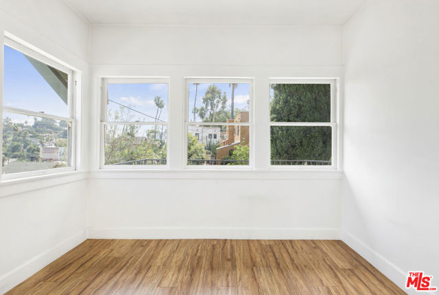 1404 Maltman Avenue, Los Angeles CA: https://media.crmls.org/mediaz/9e1533fc-a173-4e91-93e5-d10fed268e28.jpg