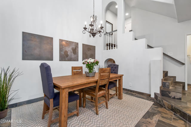 1025 Sunset Oak Circle, Newbury Park CA: https://media.crmls.org/mediaz/9e153905-e224-4e77-bdd8-b58d6822b17e.jpg