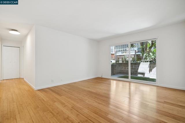 150 Pearl St, Oakland CA: https://media.crmls.org/mediaz/9e157e0f-8c6e-402f-89e8-350c6cbe70a7.jpg