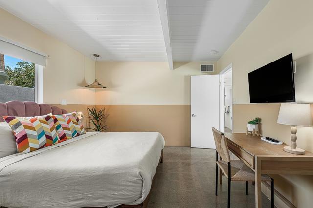 633 S Canon Drive, Palm Springs CA: https://media.crmls.org/mediaz/9e158149-1cac-4330-9d92-44134a5e9289.jpg