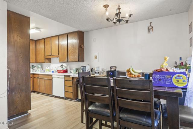 1401 Glenwood Drive, Oxnard CA: https://media.crmls.org/mediaz/9e158b69-31a4-4023-9ca0-78d85d6db8b8.jpg