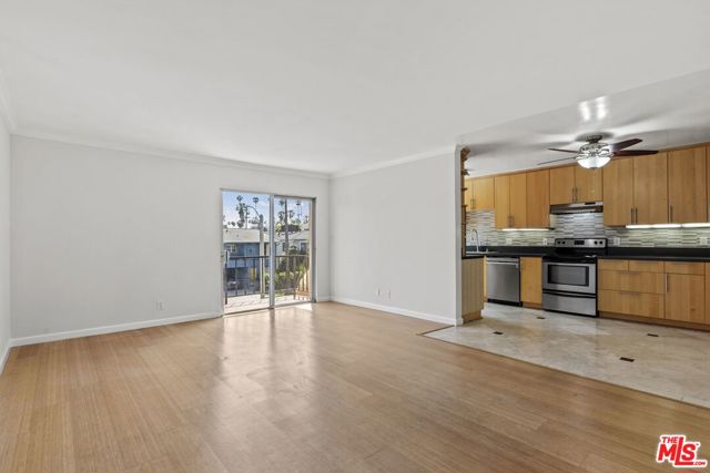 1033 6TH Street, Santa Monica CA: https://media.crmls.org/mediaz/9e15bd3f-1d7f-4ffc-9a0e-35e0bcc97307.jpg
