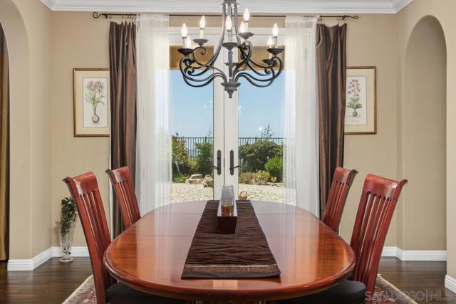 5029 Medalist Ct, Oceanside CA: https://media.crmls.org/mediaz/9e161dc4-da5d-418d-bcb0-77ad7c58540a.jpg