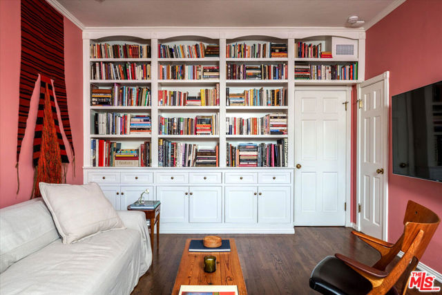 1416 Havenhurst Drive, West Hollywood CA: https://media.crmls.org/mediaz/9e16302e-b061-48eb-84d2-97524fb9fed1.jpg
