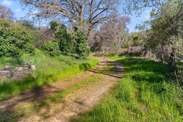 10264 Combie Road,  CA: https://media.crmls.org/mediaz/9e164cba-216f-43d0-9e90-e54568e1c017.jpg