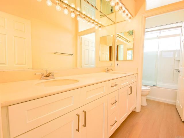 4918 Amador Dr, Oceanside CA: https://media.crmls.org/mediaz/9e170e6b-58f0-408f-b182-bca333187d17.jpg