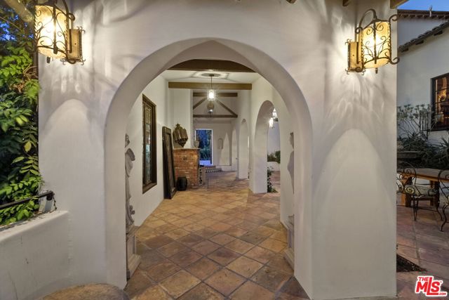 3527 Wonder View Drive, Los Angeles CA: https://media.crmls.org/mediaz/9e17686b-32ed-4b1f-a8bb-0a838758e0a1.jpg