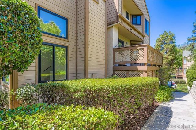8896 Highwood Drive, San Diego CA: https://media.crmls.org/mediaz/9e184d67-b867-4aae-bcb9-9987d09b651c.jpg