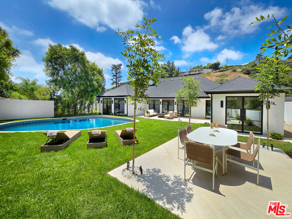 2288 Coldwater Canyon Drive