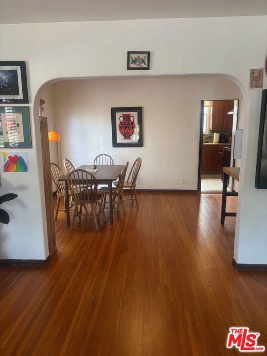 2439 West Silver Lake Drive, Los Angeles CA: https://media.crmls.org/mediaz/9e1984c6-eb85-4117-bec0-5e29444938f6.jpg