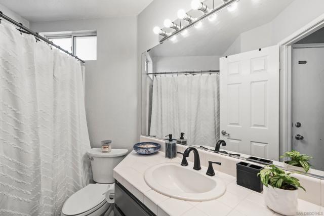 1593 Avenida Guillermo, Oceanside CA: https://media.crmls.org/mediaz/9e19eaef-d836-4b6e-9991-251bb484522c.jpg