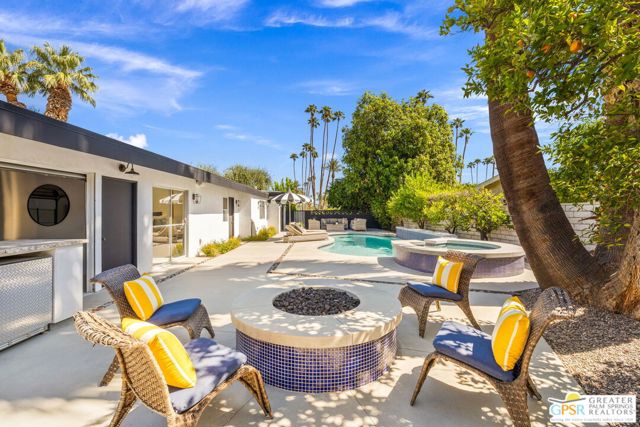 5155 E Bobolink Lane, Palm Springs CA: https://media.crmls.org/mediaz/9e1a40c8-148a-46d4-8de9-3f4290dcf5c4.jpg