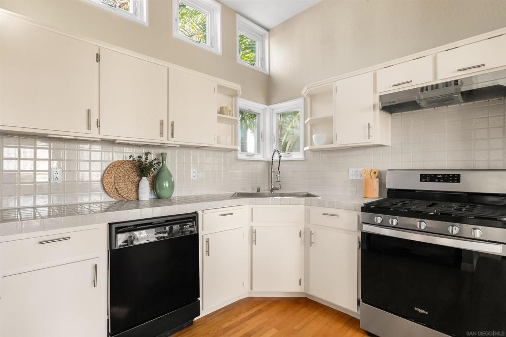 1084 Johnson Ave - photo 17