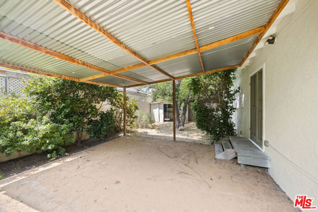 5432 Fulton Avenue, Sherman Oaks CA: https://media.crmls.org/mediaz/9e1ae21a-0c69-449f-b4c4-638a7fb7f45e.jpg