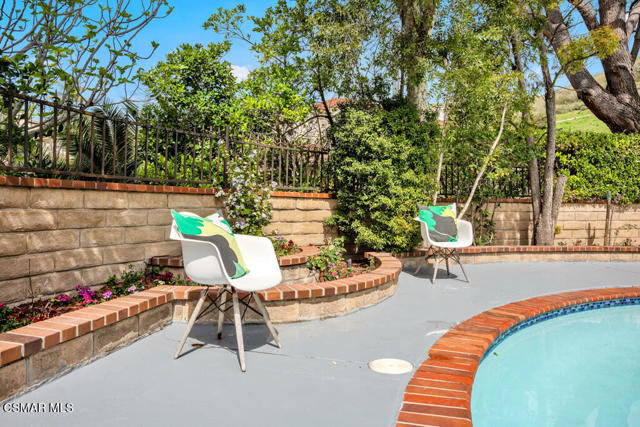 6057 Rainbow Hill Road, Agoura Hills CA: https://media.crmls.org/mediaz/9e1af641-21d3-4432-847c-ff366d9db222.jpg