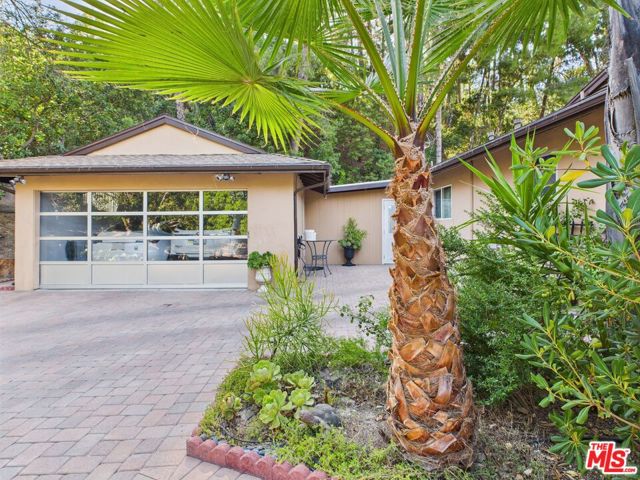 4723 Dunas Lane, Tarzana CA: https://media.crmls.org/mediaz/9e1b5b2e-da1d-4829-a95a-dabc28e29a96.jpg