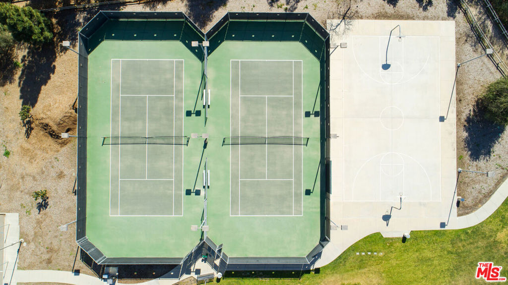 https://media.crmls.org/mediaz/9e1bab25-597b-4570-b6f2-769b18502562.jpg?preset=X-Large