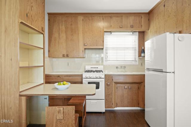 109 Shamrock Drive, Ventura CA: https://media.crmls.org/mediaz/9e1c1640-8d5b-467f-b803-ec3d6d8811fa.jpg