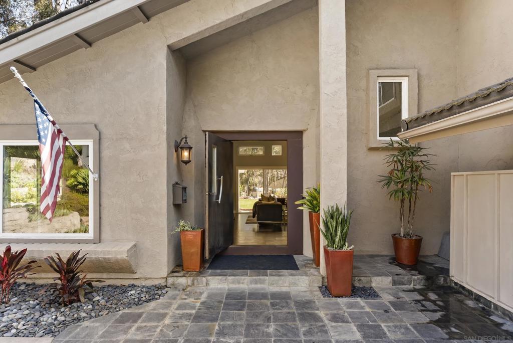 MLS #250036345SD img 4