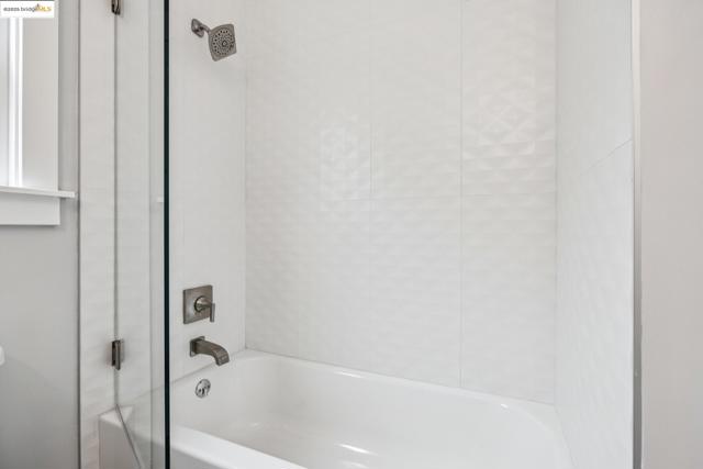 617 59th St, Oakland CA: https://media.crmls.org/mediaz/9e1c99c0-a641-4b85-be5a-b069e24d0dde.jpg