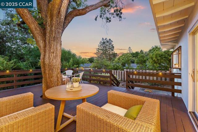 32 California Ave, Orinda CA: https://media.crmls.org/mediaz/9e1cbafa-a943-4e7c-8493-d9bf8b180cca.jpg