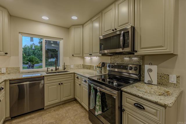 Detail Gallery Image 2 of 45 For 32202 Taupa Way, Pauma Valley,  CA 92061 - 3 Beds | 3 Baths