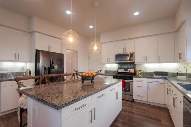 126 Cadence, Irvine CA: https://media.crmls.org/mediaz/9e1cfcae-1e36-4a43-a117-e5d8e3cda507.jpg