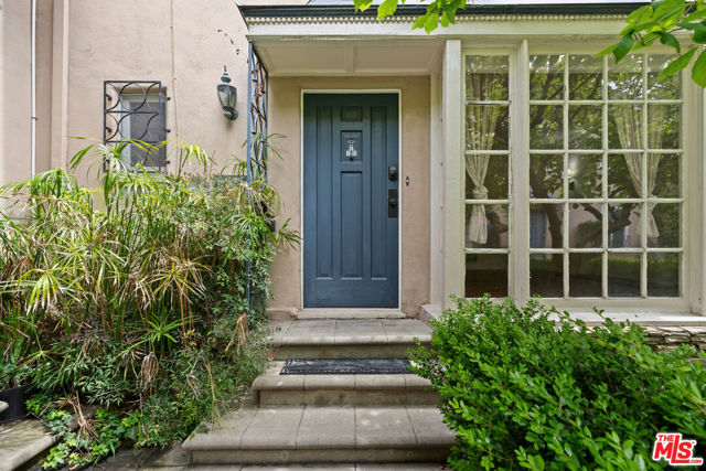 6427 1/2 Orange Street, Los Angeles CA: https://media.crmls.org/mediaz/9e1d3363-86d6-45ae-acd7-199c8dd2c75a.jpg