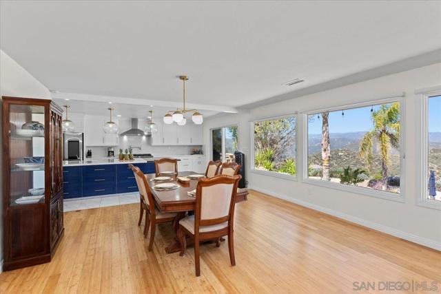 20403 Rancho Villa Rd, Ramona CA: https://media.crmls.org/mediaz/9e1d433b-f598-4dc3-af15-fa7ec0850a67.jpg
