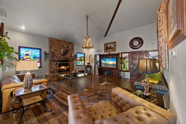 Image 20 of 62 For 56375 Bighorn Drive