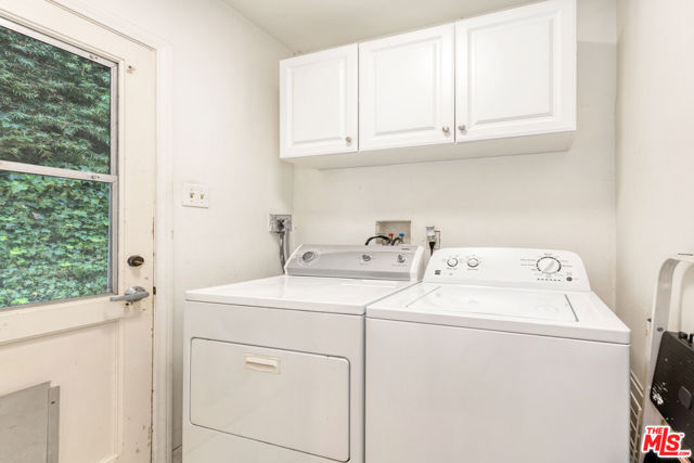 1148 COLDWATER CANYON Drive, Beverly Hills CA: https://media.crmls.org/mediaz/9e1e1911-7d28-4362-a2bf-11eb15a72ba5.jpg