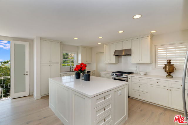 1344 Belfast Drive, Los Angeles CA: https://media.crmls.org/mediaz/9e1e2670-8926-41bc-aeb2-b3ecba494146.jpg
