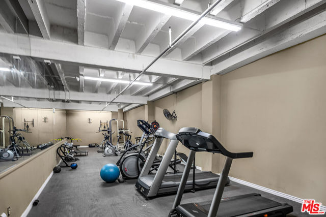 312 W 5th Street, Los Angeles CA: https://media.crmls.org/mediaz/9e1e9855-5234-4eb0-a460-b356e59a5ace.jpg