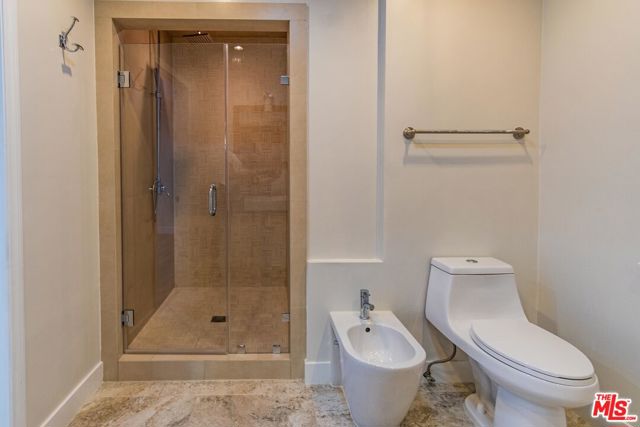 619 N RODEO Drive, Beverly Hills CA: https://media.crmls.org/mediaz/9e1f1207-3342-44ad-9fa5-aa72f7d4df0e.jpg