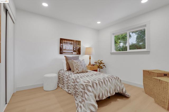 946 Notre Dame Ave, Concord CA: https://media.crmls.org/mediaz/9e1f7c2c-da67-45c9-81bc-2f8d357e7ac6.jpg