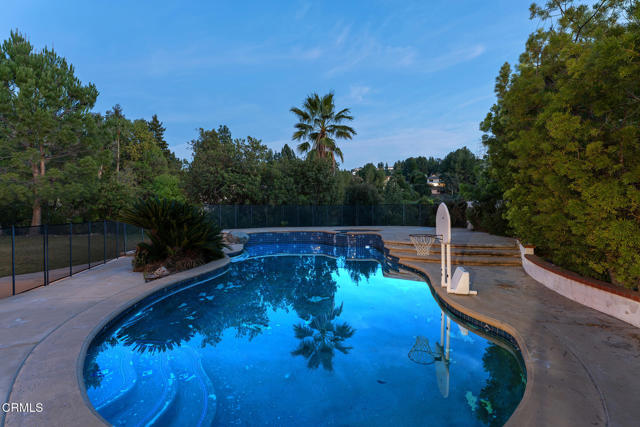 Detail Gallery Image 3 of 39 For 4174 Elm View Dr, Los Angeles,  CA 91316 - 5 Beds | 5 Baths